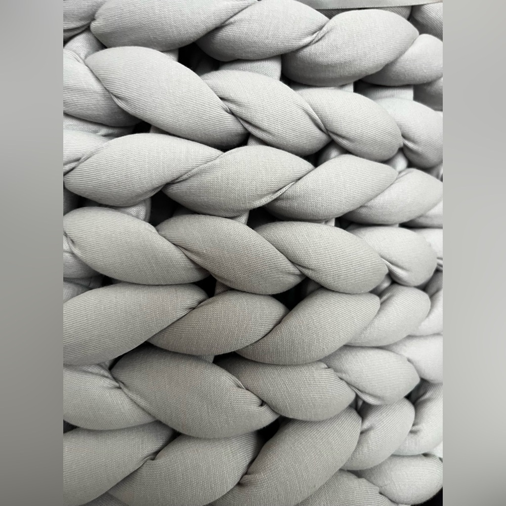 Comfrt Cuddle Cloud Weighted Blanket in Soft Gray - Picture 10 of 11